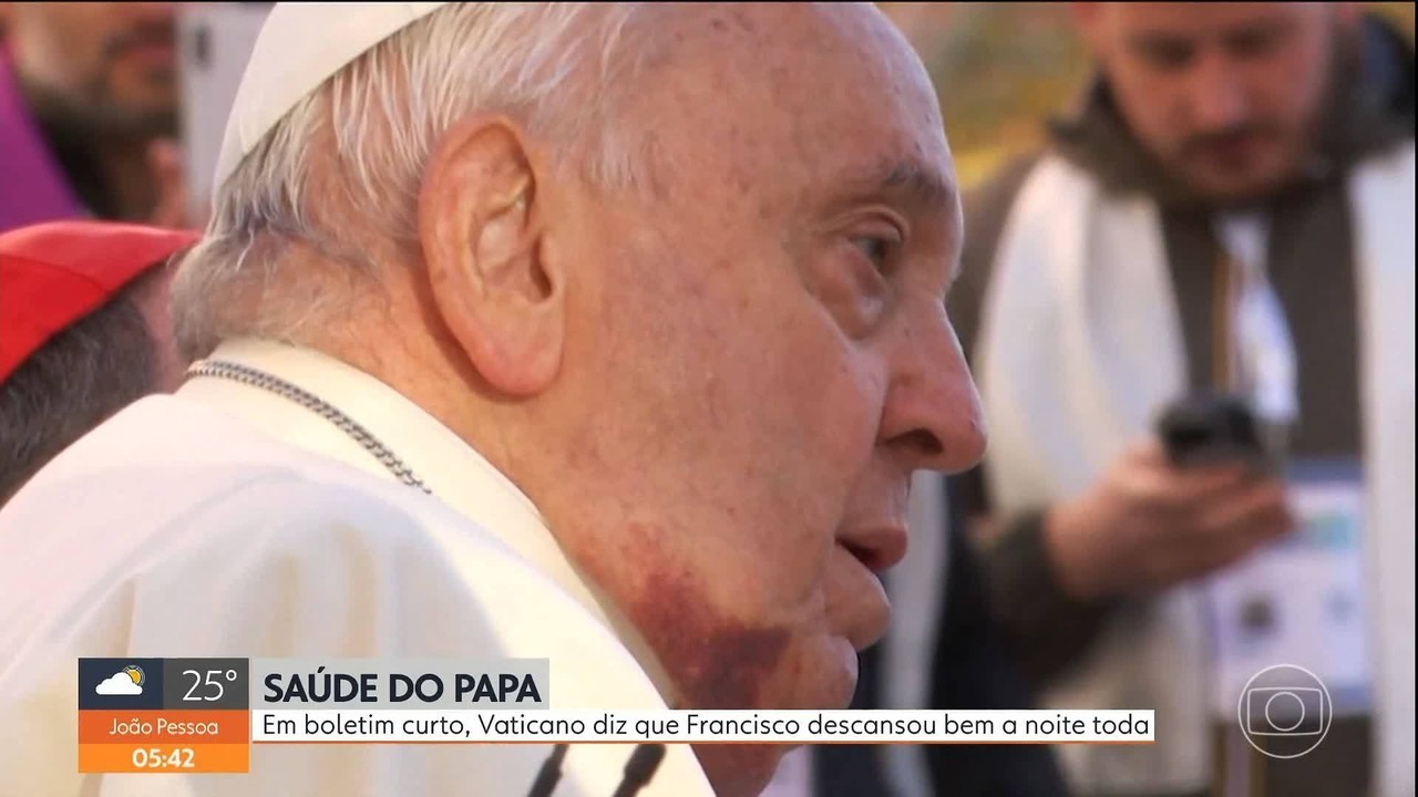 Em situação crítica, Papa Francisco tem boa noite de sono, diz Vaticano